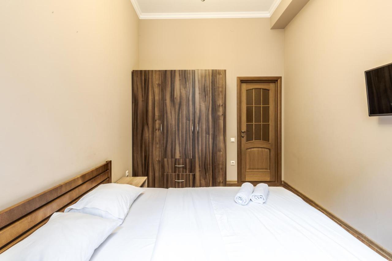 לבוב Apartment On Stavropihiiska Street 3 מראה חיצוני תמונה
